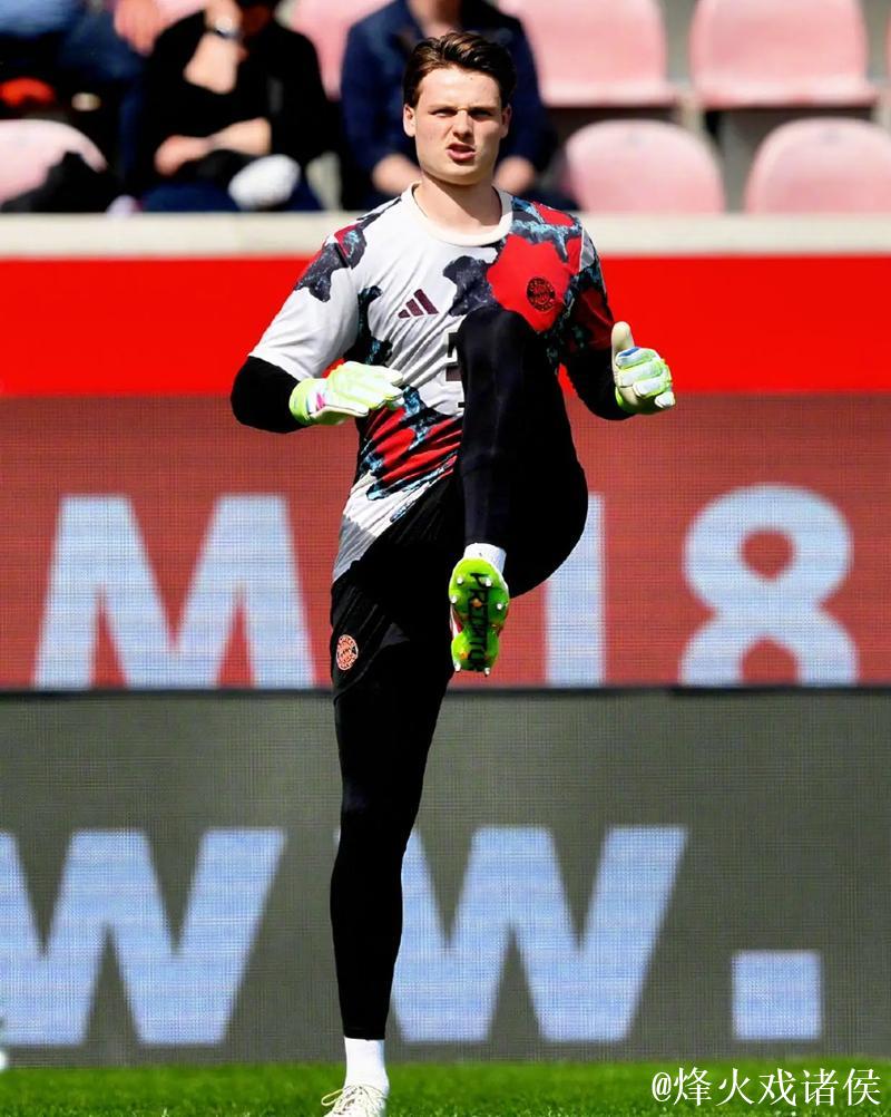 乌尔比希:赛前4个半小时得知自己会首发;时刻 乌尔比希:赛前4个半小时得知自己会首发;时刻